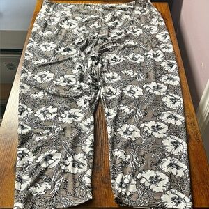 Floral print Capri length leggings. Black Capri length leggings with pockets.